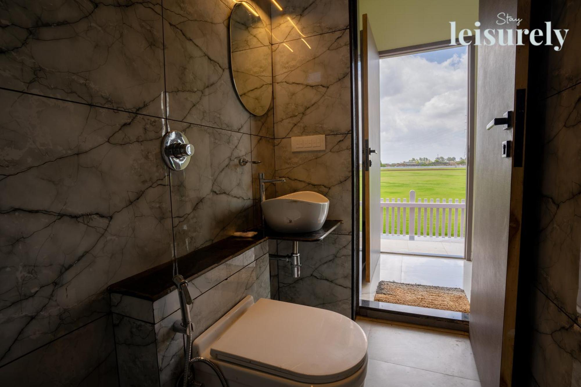Stay Leisurely - Pavilion By The Hills, Lonavala - Stadium View Rooms מראה חיצוני תמונה
