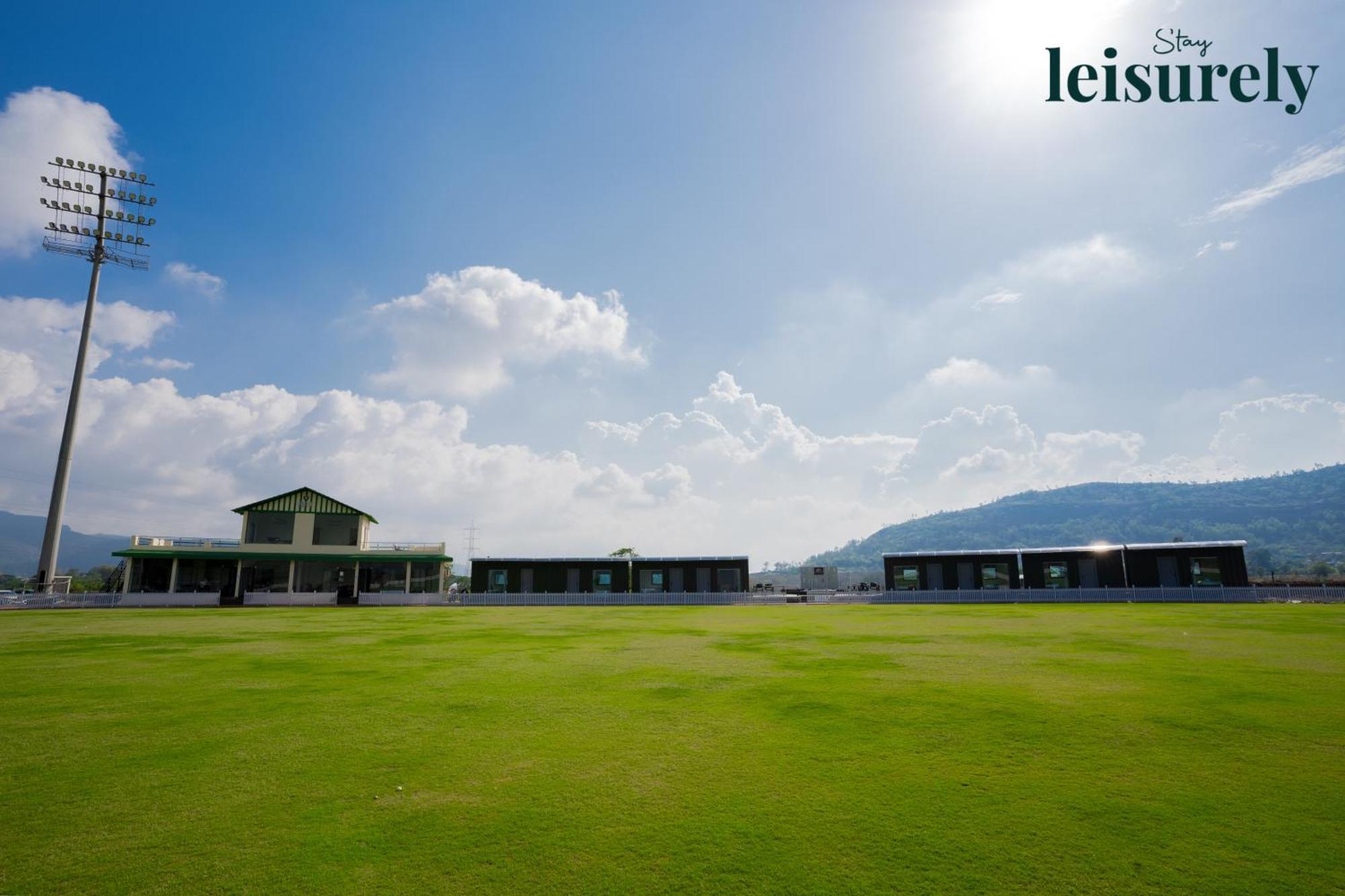 Stay Leisurely - Pavilion By The Hills, Lonavala - Stadium View Rooms מראה חיצוני תמונה
