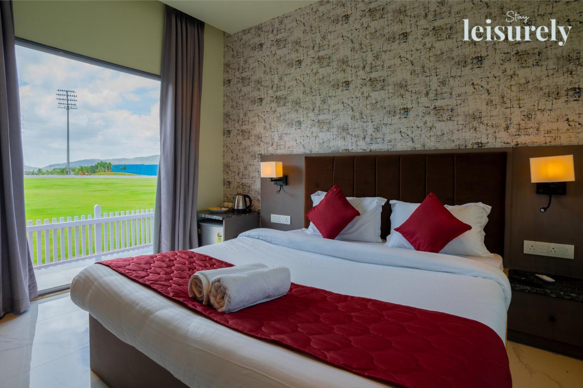 Stay Leisurely - Pavilion By The Hills, Lonavala - Stadium View Rooms מראה חיצוני תמונה
