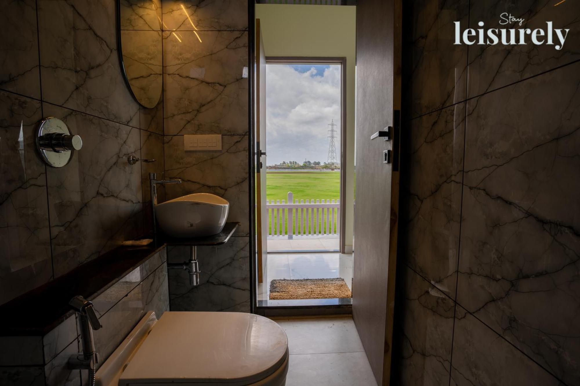 Stay Leisurely - Pavilion By The Hills, Lonavala - Stadium View Rooms מראה חיצוני תמונה