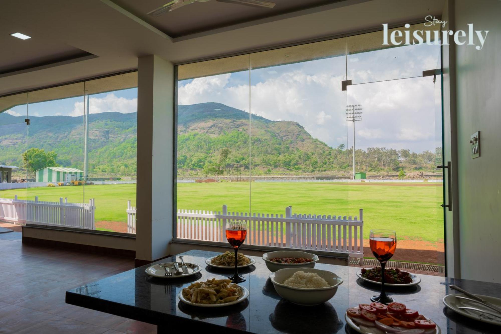 Stay Leisurely - Pavilion By The Hills, Lonavala - Stadium View Rooms מראה חיצוני תמונה