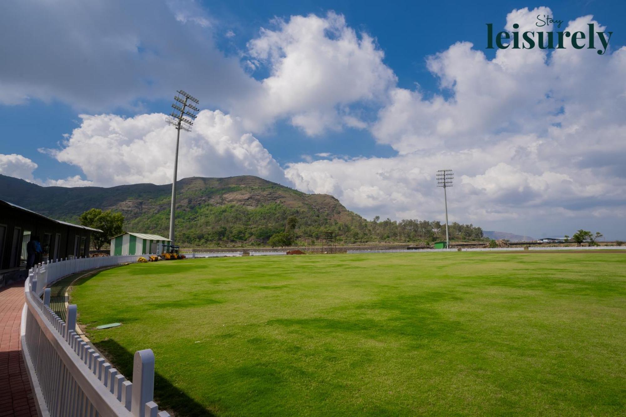Stay Leisurely - Pavilion By The Hills, Lonavala - Stadium View Rooms מראה חיצוני תמונה